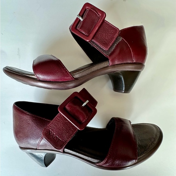 NAOT  Women’s Red Leather Open Toe Shoes Size 6 or 36 - Picture 3 of 7